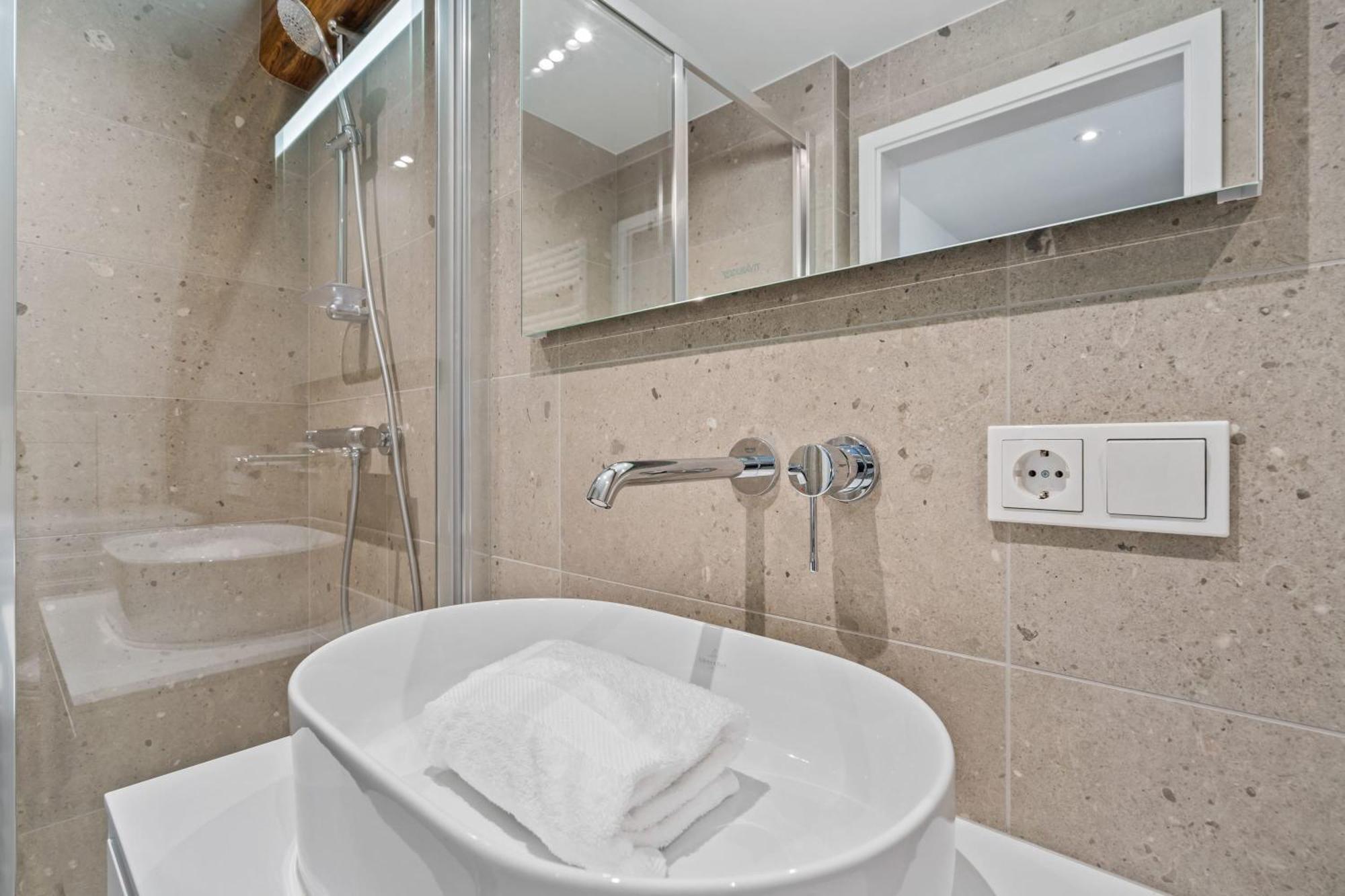 Elegant Clausen With King Bed & Wifi Appartement Luxemburg