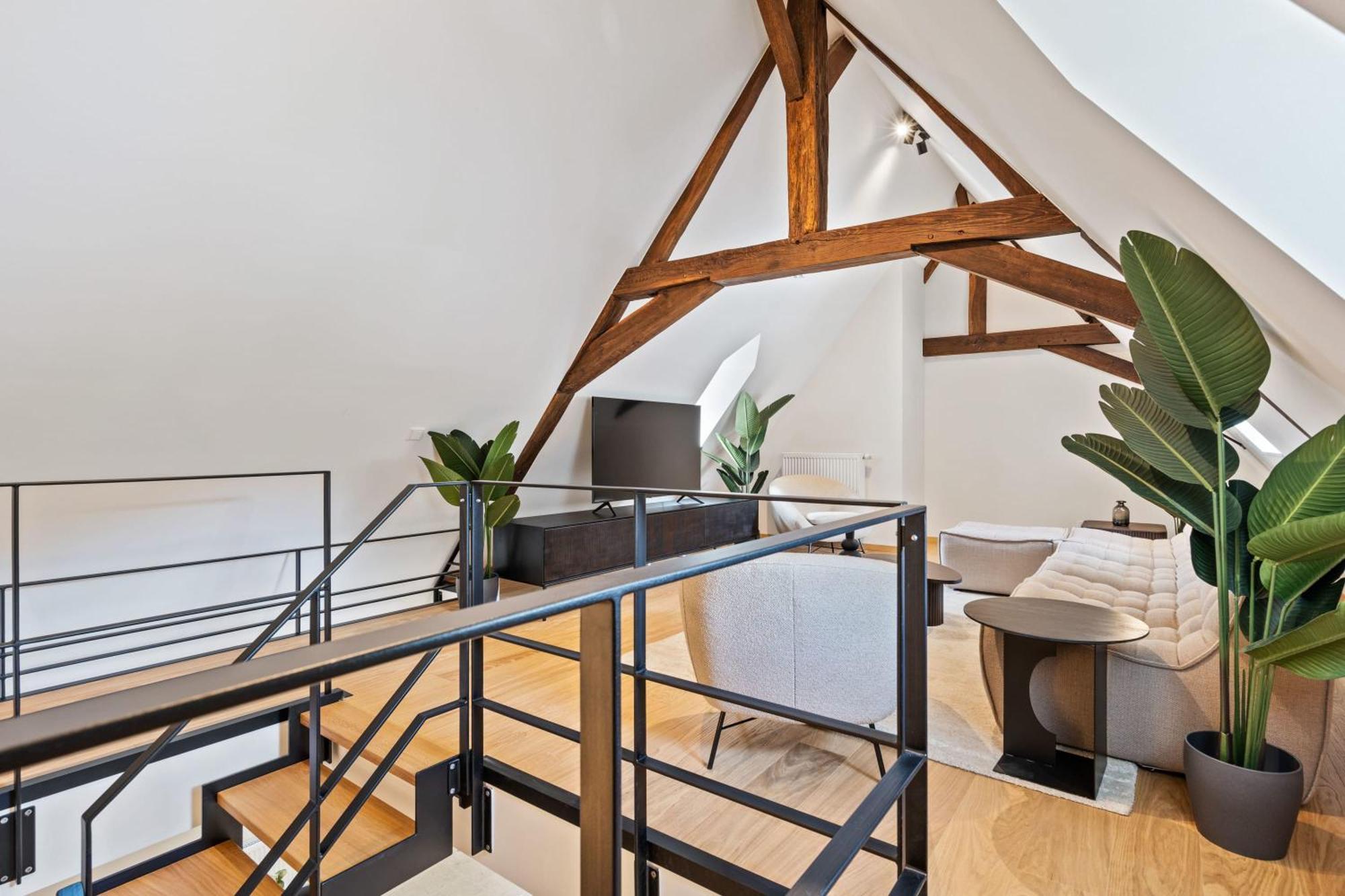 Elegant Clausen With King Bed & Wifi Appartement