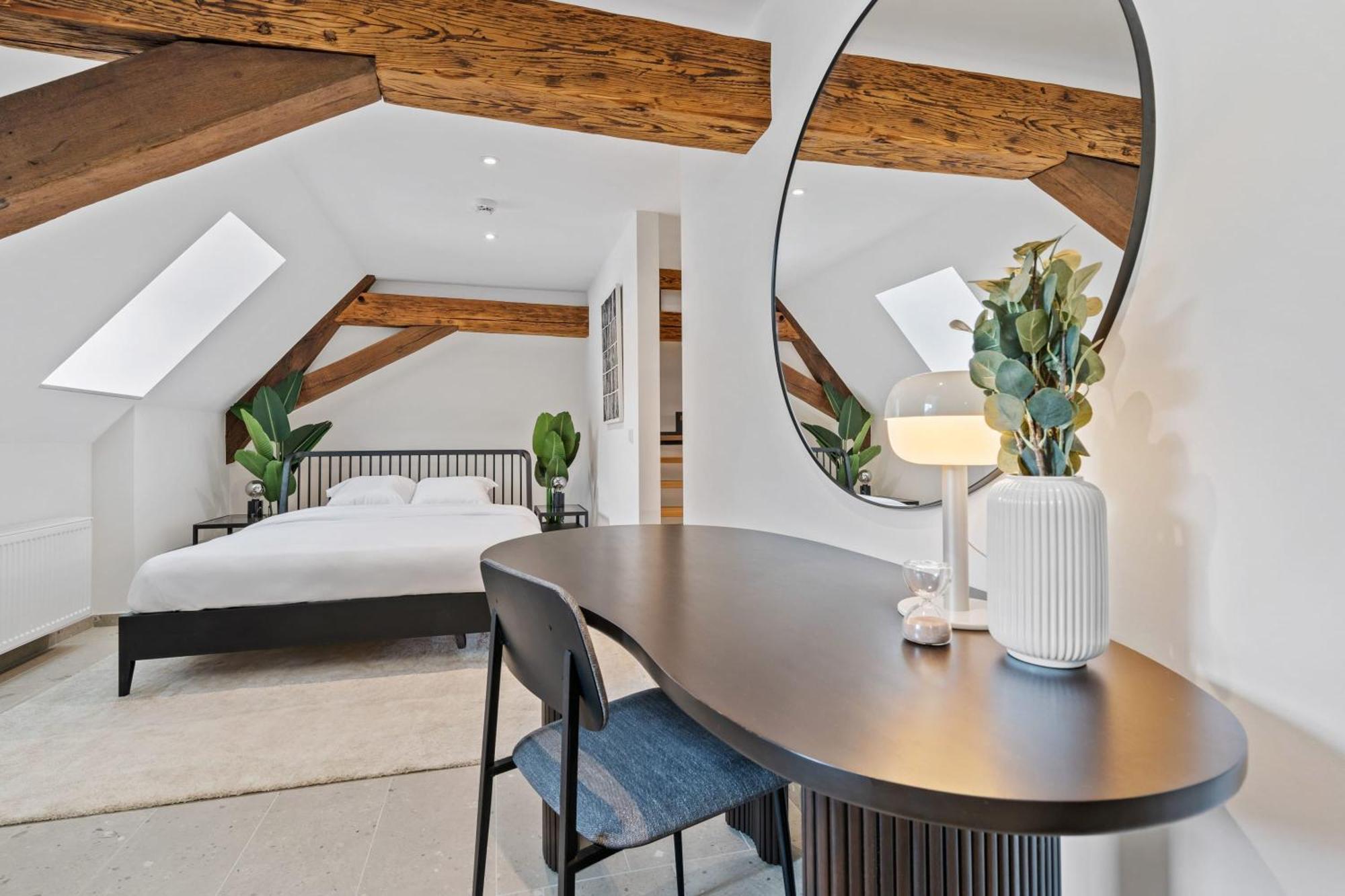 Elegant Clausen With King Bed & Wifi Appartement